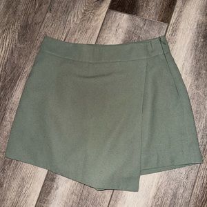 ARMY GREEN FOREVER 21 SKORT